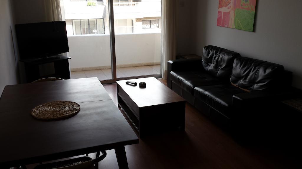 Francis Apartments Lárnaca Habitación foto